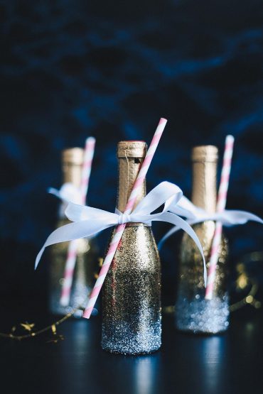 Last Minute DIY-Idee für Silvester: Glitter Champagne Bottles Last Minute DIY-Idee für Silvester: Glitter Champagne Bottles