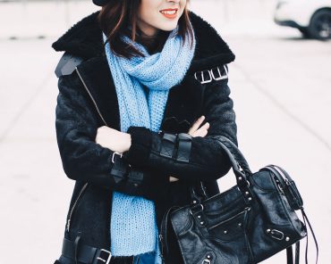 Shearling Jacke von Pepe Jeans, weiße Sneaker und Motorcycle Tasche Shearling Jacke von Pepe Jeans, weiße Sneaker und Motorcycle Tasche