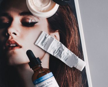 Good to know: So stellt man sich eine Hautpflegeroutine zusammen! Good to know: So stellt man sich eine Hautpflegeroutine zusammen!