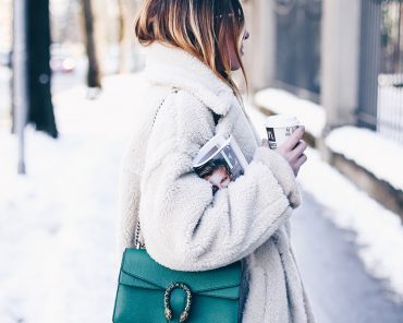 Topshop Teddymantel, Nietenboots und Dionysus Tasche Topshop Teddymantel, Nietenboots und Dionysus Tasche