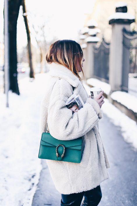 Topshop Teddymantel, Nietenboots und Dionysus Tasche Topshop Teddymantel, Nietenboots und Dionysus Tasche