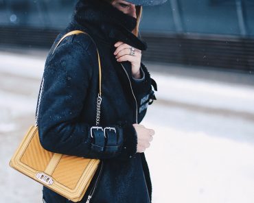 Mesh loves velvet loves denim! + die cropped Jeans im Winter Mesh loves velvet loves denim! + die cropped Jeans im Winter