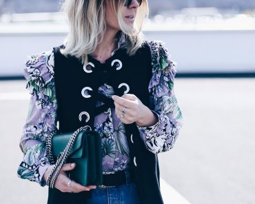 Frühlingsoutfit mit Volantbluse, Mom Jeans und Eyelets-Weste! Frühlingsoutfit mit Volantbluse, Mom Jeans und Eyelets-Weste!