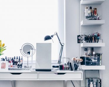 Meine neue Schminkecke inklusive praktischer Kosmetikaufbewahrung! Meine neue Schminkecke inklusive praktischer Kosmetikaufbewahrung!