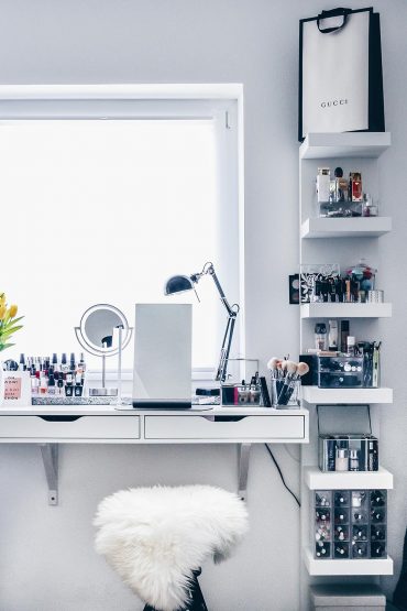 Meine neue Schminkecke inklusive praktischer Kosmetikaufbewahrung! Meine neue Schminkecke inklusive praktischer Kosmetikaufbewahrung!