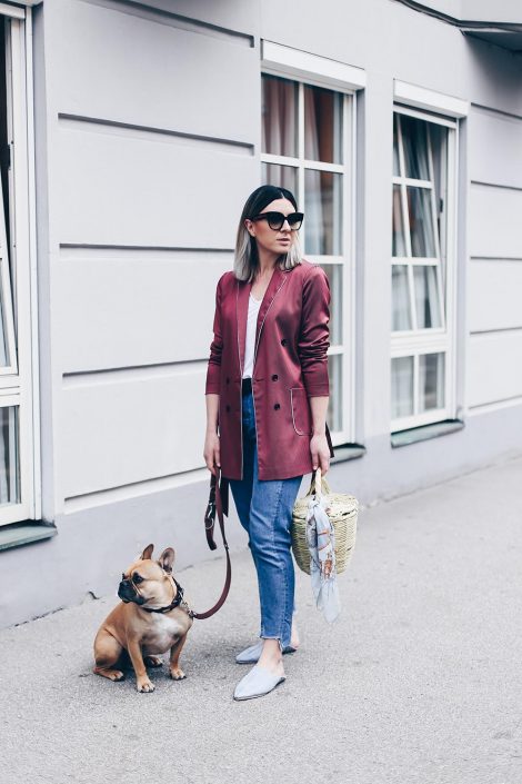 Casual Blazer Outfit mit Jane Birkin Basket und Denim Slippers Casual Blazer Outfit mit Jane Birkin Basket und Denim Slippers