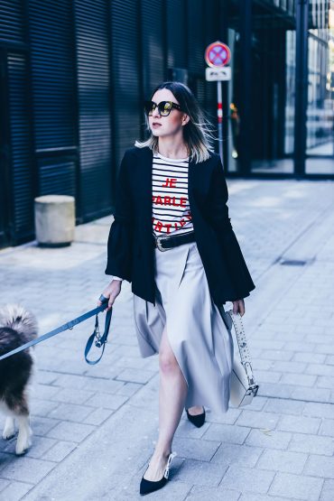 Business Chic Style mit Midi-Lederrock und Trompetenärmel-Blazer! Business Chic Style mit Midi-Lederrock und Trompetenärmel-Blazer!