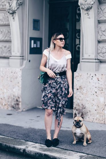 Isabel Marant Étoile Rock mit Satin-Top und Gucci Dionysus Bag Isabel Marant Étoile Rock mit Satin-Top und Gucci Dionysus Bag