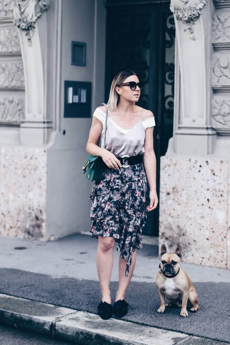 Isabel Marant Étoile Rock mit Satin-Top und Gucci Dionysus Bag Isabel Marant Étoile Rock mit Satin-Top und Gucci Dionysus Bag