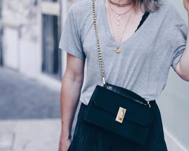 Urlaubsoutfit mit Volantrock und Plateau-Sandalen Urlaubsoutfit mit Volantrock und Plateau-Sandalen