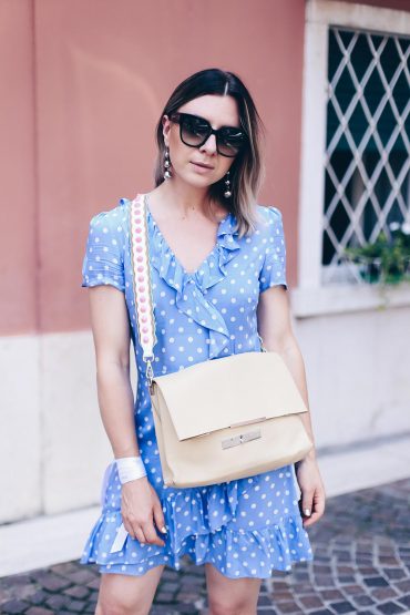 Sommer Outfit am Gardasee: Das Volantkleid mit Punkten von Mango Sommer Outfit am Gardasee: Das Volantkleid mit Punkten von Mango