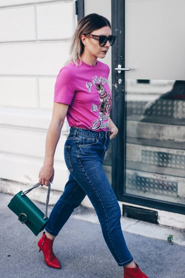 Colour Blocking Outfit mit Print-Shirt und Ankle Boots Colour Blocking Outfit mit Print-Shirt und Ankle Boots