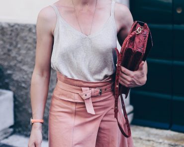 Sommer Outfit mit Jeansrock in Apricot und Chloé Susanna Boots Sommer Outfit mit Jeansrock in Apricot und Chloé Susanna Boots