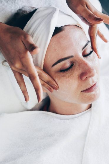 Microdermabrasion und Laserbehandlung für eine feinporige Haut! Microdermabrasion und Laserbehandlung für eine feinporige Haut!