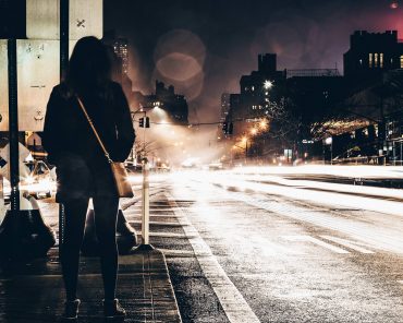 Alleine unterwegs, aber sicher! + Selbstverteidigungs-Checkliste Alleine unterwegs, aber sicher! + Selbstverteidigungs-Checkliste