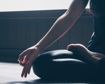 Yoga für Anfänger: Tipps vom Profi, Must-have Equipment und das perfekte Outfit Yoga für Anfänger: Tipps vom Profi, Must-have Equipment und das perfekte Outfit