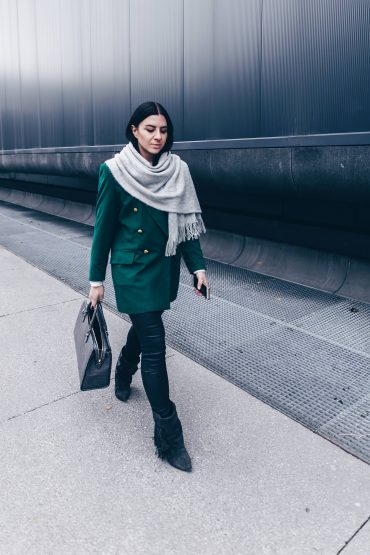 Outfit mit Lederhose, Escada Blazer und Isabel Marant pour H&M Boots Outfit mit Lederhose, Escada Blazer und Isabel Marant pour H&M Boots