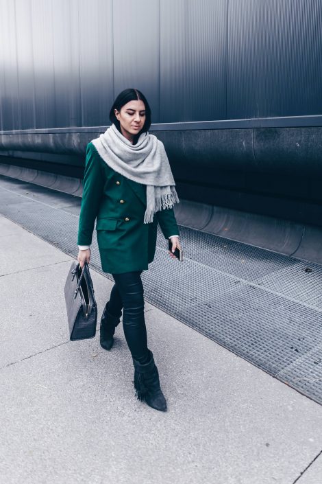 Outfit mit Lederhose, Escada Blazer und Isabel Marant pour H&M Boots Outfit mit Lederhose, Escada Blazer und Isabel Marant pour H&M Boots