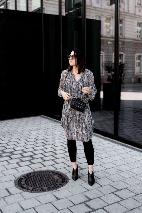 So style ich mein Isabel Marant Kleid zu Skinny Jeans und Chanel Bag! So style ich mein Isabel Marant Kleid zu Skinny Jeans und Chanel Bag!