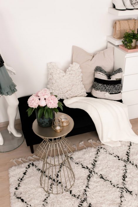 Zum Entspannen: Meine gemütliche Lounge-Ecke im Ankleidezimmer! Zum Entspannen: Meine gemütliche Lounge-Ecke im Ankleidezimmer!