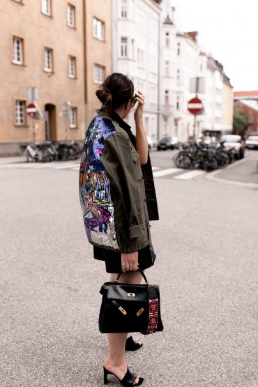 Mein Outfit mit Lederrock und Pailletten-Parka für den Sommer! Mein Outfit mit Lederrock und Pailletten-Parka für den Sommer!