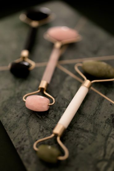 Roll dich schön: Gesichtsroller sind das neue It-Beauty-Gadget für Zuhause! Roll dich schön: Gesichtsroller sind das neue It-Beauty-Gadget für Zuhause!