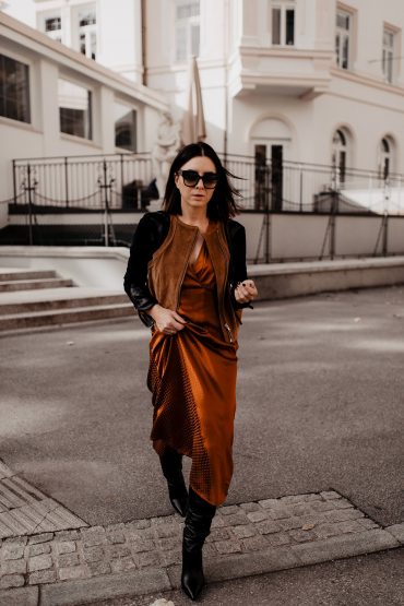 Mein Herbst Outfit mit Midikleid, Lederjacke und Slouchy Boots! Mein Herbst Outfit mit Midikleid, Lederjacke und Slouchy Boots!