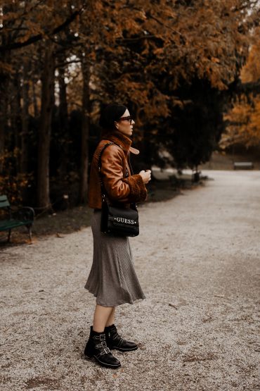 So style ich meine Biker Boots mit Nieten und Schnallen zum Midikleid im Herbst! So style ich meine Biker Boots mit Nieten und Schnallen zum Midikleid im Herbst!