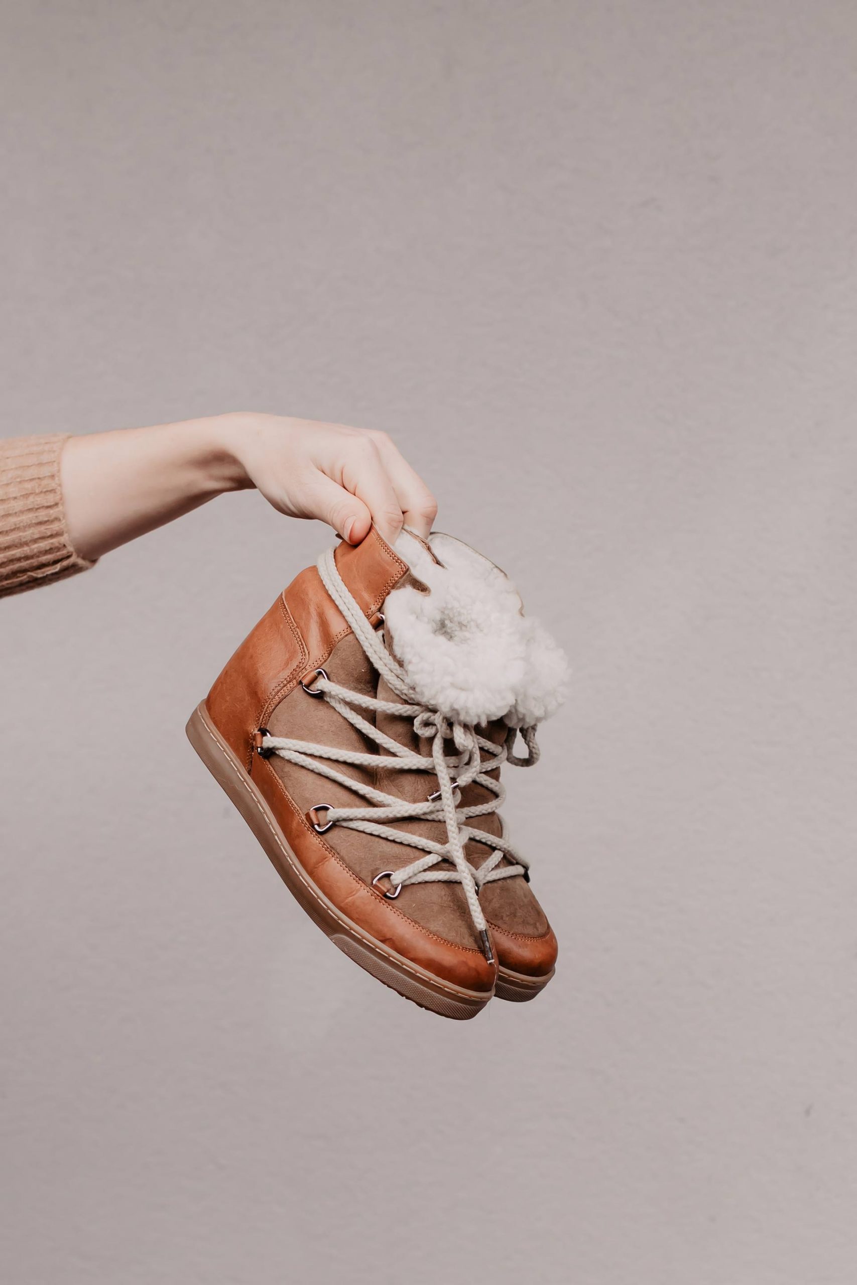 Warme Schuhe für den Winter gesucht? Die Isabel Marant Nowles Boots sind der perfekte Winterbegleiter und noch dazu absolut im Trend. Mehr zu meinen Lieblingsboots und passende Outfit-Ideen für den Winter gibt es jetzt am Modeblog www.whoismocca.com #isabelmarant