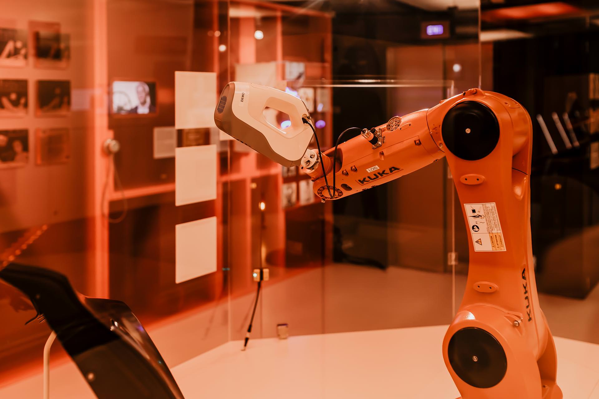 Anzeige. technisches museum wien ausstellung, content creator, digitalisierung in der arbeitswelt, mensch und roboter arbeiten zusammen, mensch und maschine, qualität und quantität der arbeit, arbeit und produktion, Digital Influencer Life, tmw, technisches museum wien, Ausstellungen in wien, Karriere Blog, www.whoismocca.com #technischesmuseumwien #tmvienna #digitalisierung #automatisierung #roboter #cobots #karriere #blogger #creator