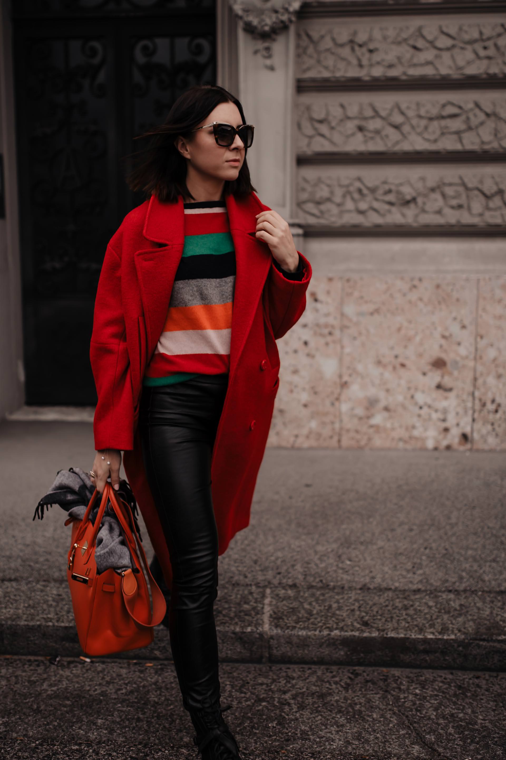 enthält unbeauftragte Werbung. roten Mantel kombinieren, roten Mantel stylen, roten Mantel kaufen, wie kombiniere ich meine Kleidung am besten, wie kombiniere ich einen roten mantel, rote mantel kombinieren, mantel im winter tragen, wintermantel outfit, roter wintermantel, Isabel Marant Lederhose,  Louis Vuitton boots, hermes birkin bag, Winter Outfit, Streetstyle, www.whoismocca.com #wintermantel #wintertrends #modetrends #winteroutfit #mantel #hermes #streetstyle