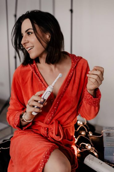 Meine Tipps für schöne weiße Zähne und ein strahlendes Lächeln! Meine Tipps für schöne weiße Zähne und ein strahlendes Lächeln!