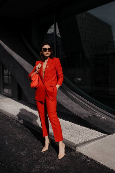 Was ziehe ich im Büro an? Die schönsten Business-Anzüge für Frauen! Was ziehe ich im Büro an? Die schönsten Business-Anzüge für Frauen!