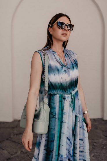 Batik kombinieren leicht gemacht: So schön ist der Tie-Dye Trend im Alltag! Batik kombinieren leicht gemacht: So schön ist der Tie-Dye Trend im Alltag!