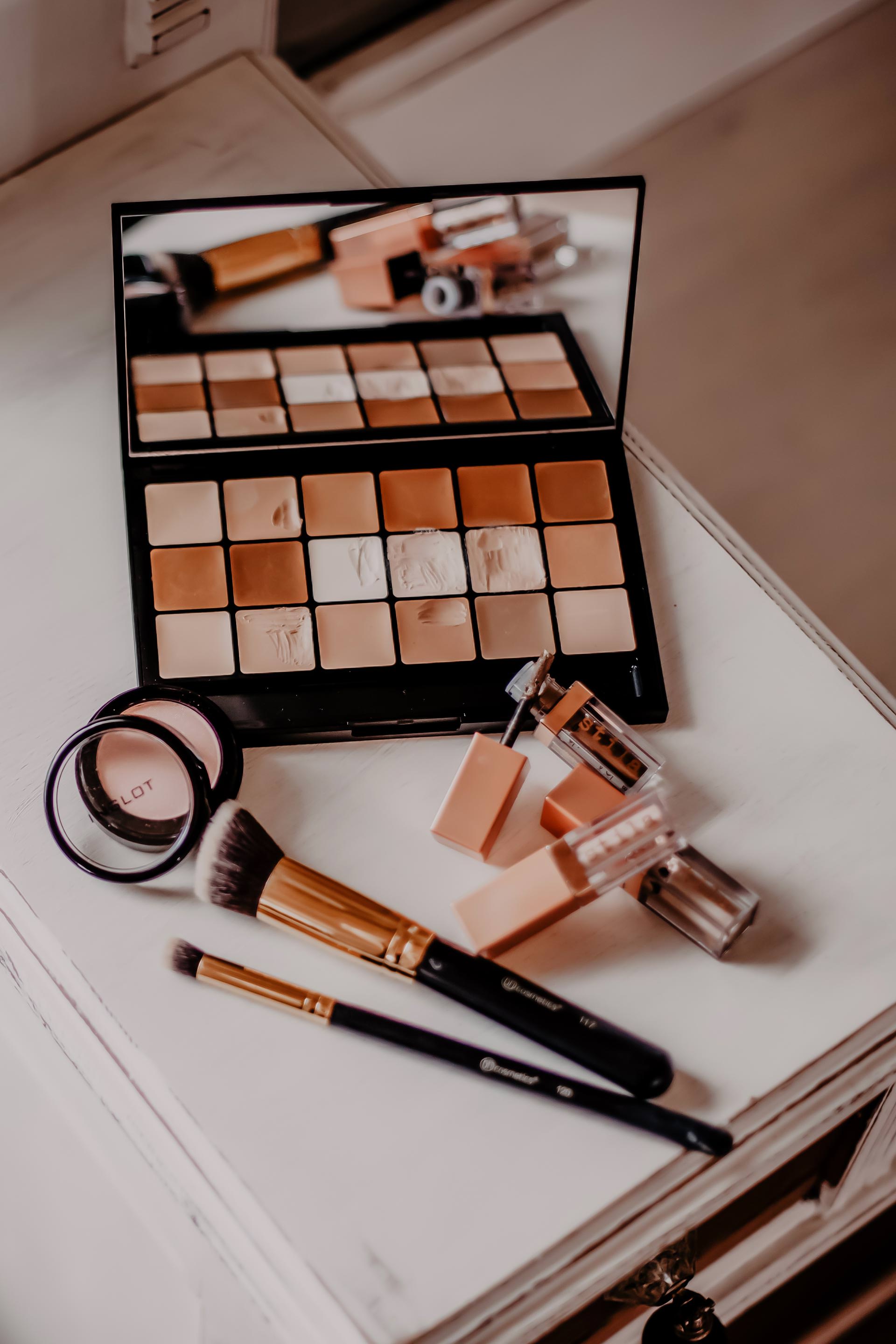 Gute Make-up-Pinsel für jeden Tag gesucht? Auf dem Beautyblog zeige ich dir meine Pinsel-Grundausrüstung und erkläre dir, welchen Pinsel ich wofür verwende. www.whoismocca.com #makeuppinsel #beautyblogger