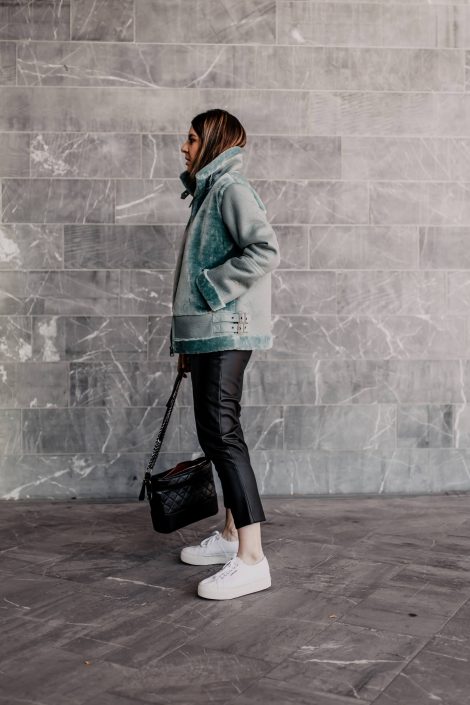 So kombiniere ich weiße Sneakers im Herbst! (inkl. Styling- und Pflege-Tipps) So kombiniere ich weiße Sneakers im Herbst! (inkl. Styling- und Pflege-Tipps)