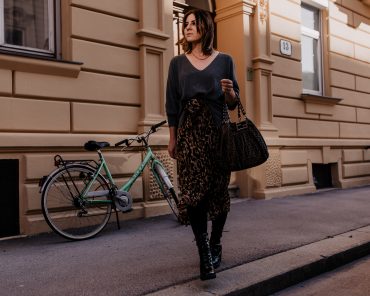 Herbst Outfit mit Schnürboots, Midirock und Oversize-Pullover Herbst Outfit mit Schnürboots, Midirock und Oversize-Pullover