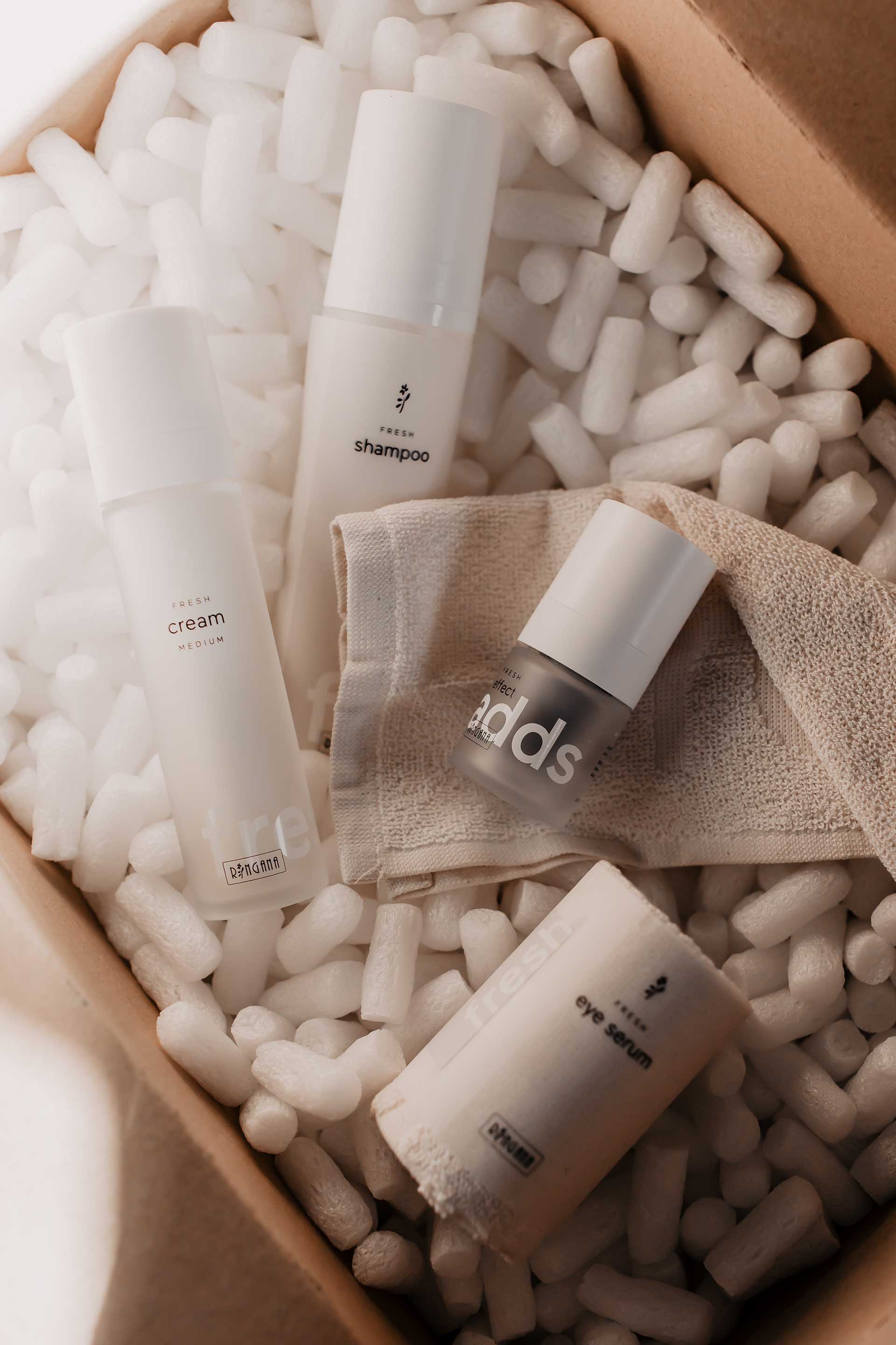 Am #Beautyblog erfährst du heute alles zum Thema #Naturkosmetik. Was ist das eigentlich genau, was steckt dahinter und wie verträglich ist Naturkosmetik eigentlich? Ich stelle dir auch #Pflegeprodukte und eine meiner Lieblingsmarken vor – #Ringana #Frischekosmetik. Der Beitrag ist ideal für alle, die den Umstieg auf Naturkosmetik angehen möchten. www.whoismocca.com