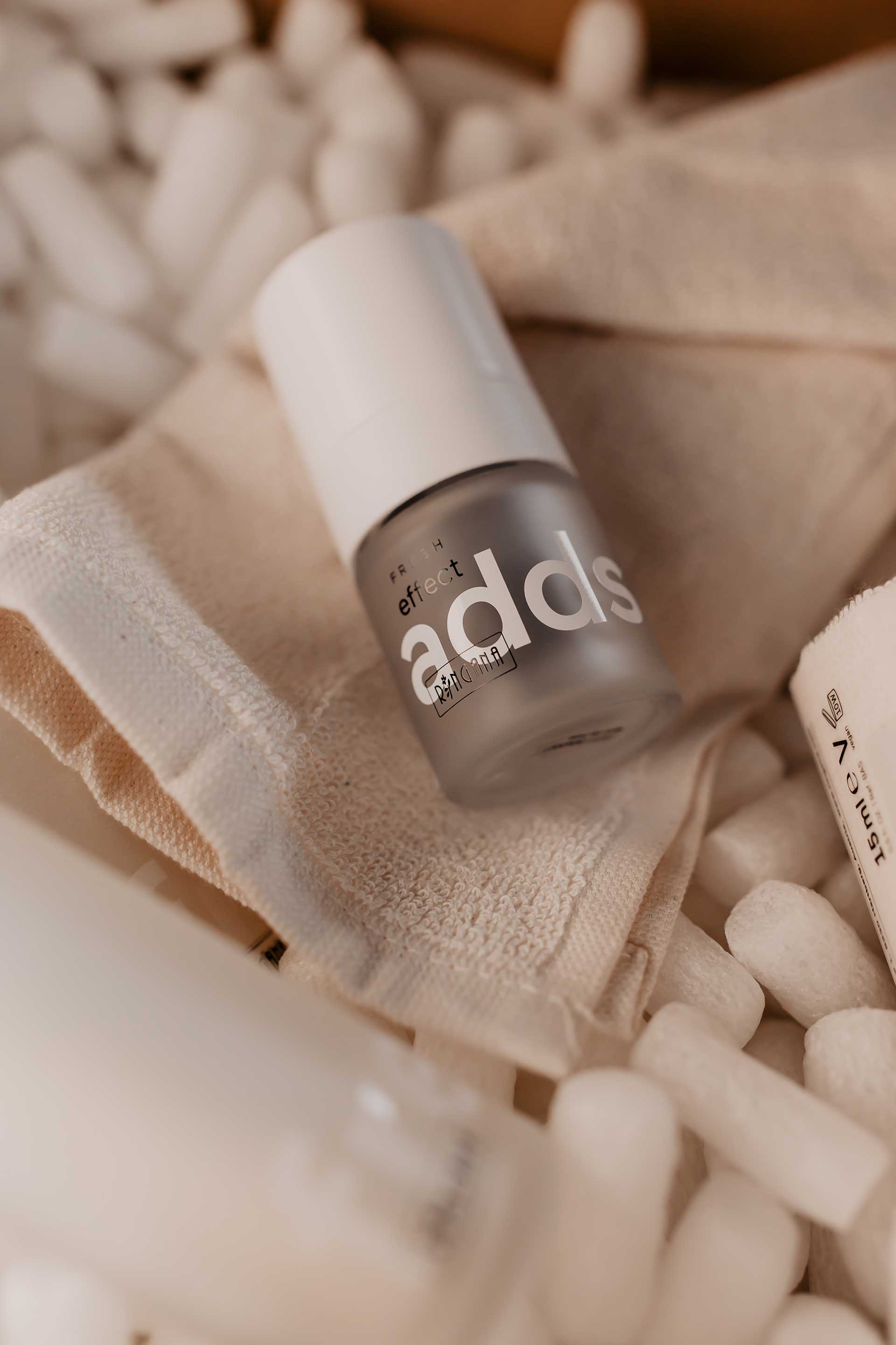 Am #Beautyblog erfährst du heute alles zum Thema #Naturkosmetik. Was ist das eigentlich genau, was steckt dahinter und wie verträglich ist Naturkosmetik eigentlich? Ich stelle dir auch #Pflegeprodukte und eine meiner Lieblingsmarken vor – #Ringana #Frischekosmetik. Der Beitrag ist ideal für alle, die den Umstieg auf Naturkosmetik angehen möchten. www.whoismocca.com