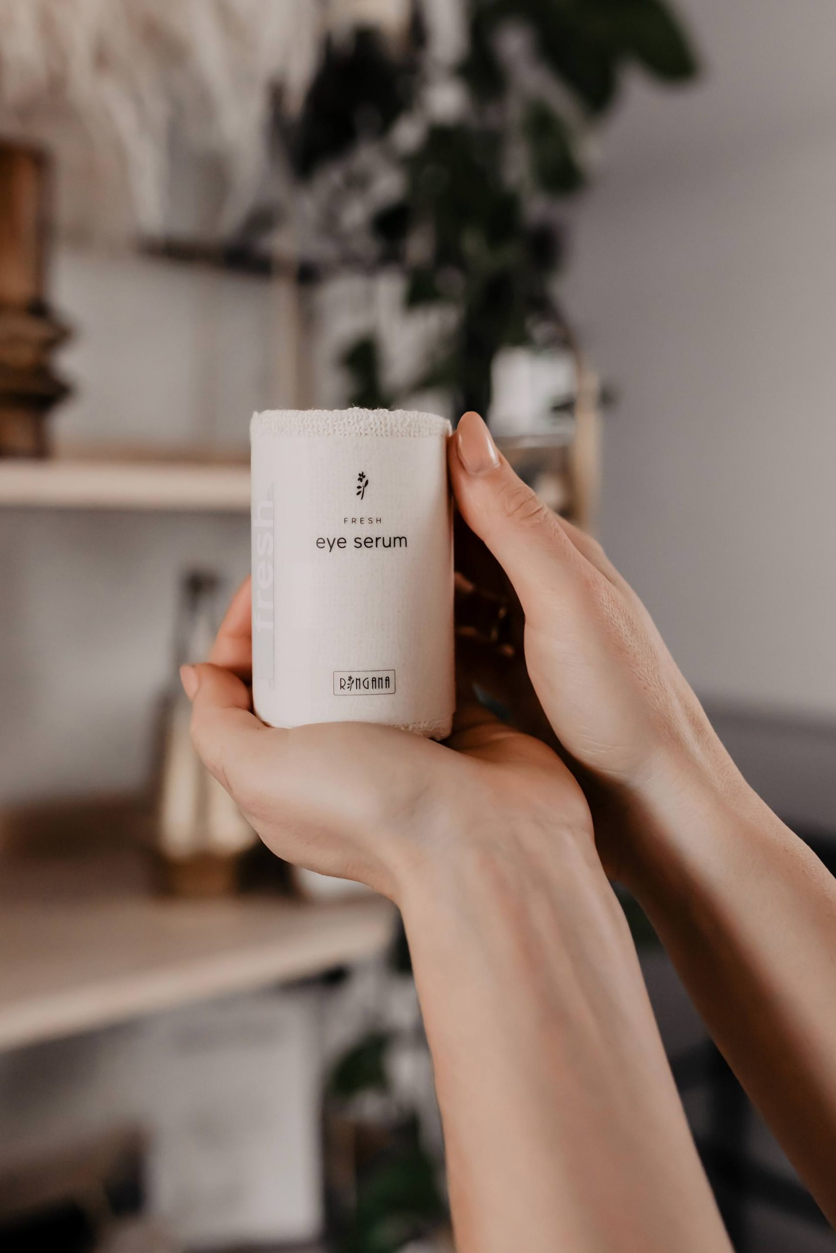Kennst du schon #RINGANA? Am Beauty Blog erfährst du alles was du zur #Frischekosmetik Marke wissen musst. Ich teile meine Erfahrungen mit dir und erkläre dir, warum Frischekosmetik besser als reine #Naturkosmetik ist. Neugierig geworden? Mehr dazu am Blog www.whoismocca.com