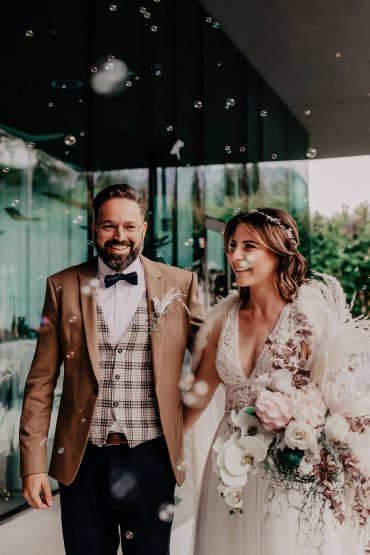 Mein Brautstyling mit Pronovias Kleid, Hochzeits-Make-up und Frisur! Mein Brautstyling mit Pronovias Kleid, Hochzeits-Make-up und Frisur!