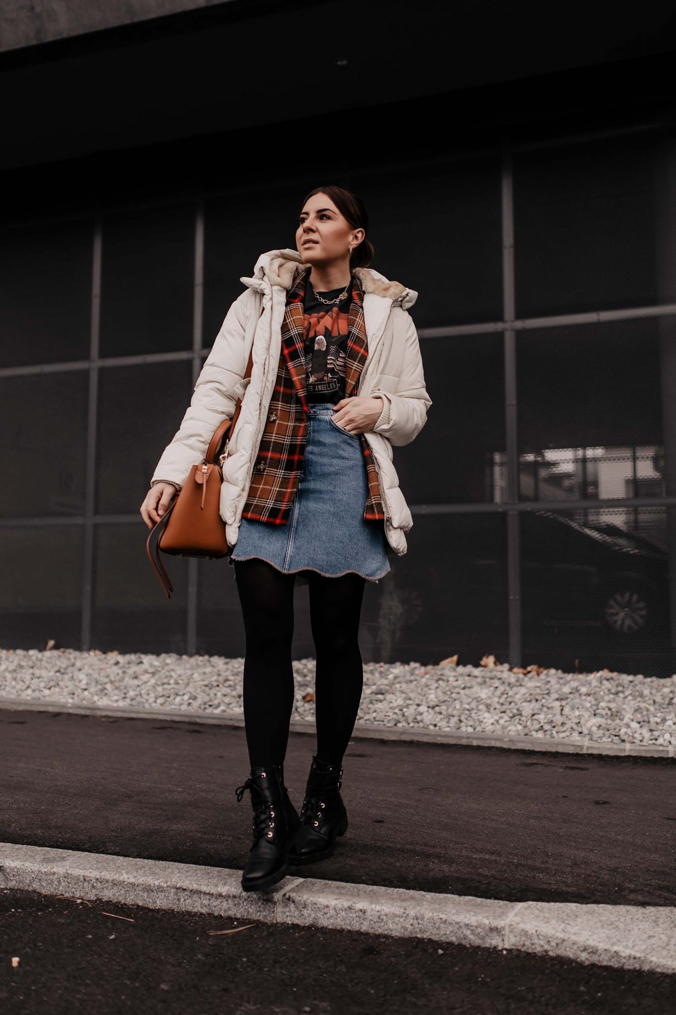 Jeansrock Im Winter Kombinieren