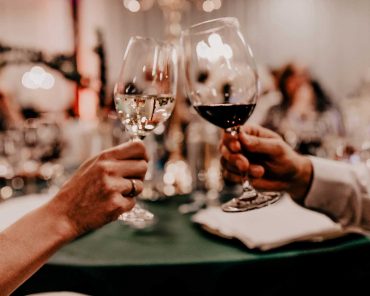 Welcher Wein für die Hochzeit? Das ist unser perfekter Hochzeitswein! Welcher Wein für die Hochzeit? Das ist unser perfekter Hochzeitswein!