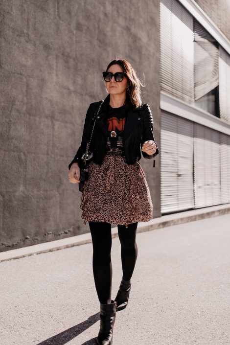 Rockiges Outfit für den Alltag mit Anine Bing Shirt und Lederjacke Rockiges Outfit für den Alltag mit Anine Bing Shirt und Lederjacke