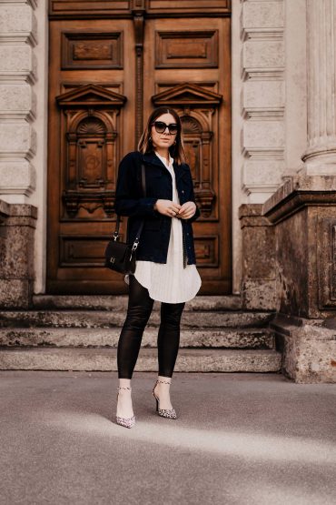 Frühlingsoutfit mit Lederleggings, Longbluse und Maison Hēroïne Tasche Frühlingsoutfit mit Lederleggings, Longbluse und Maison Hēroïne Tasche