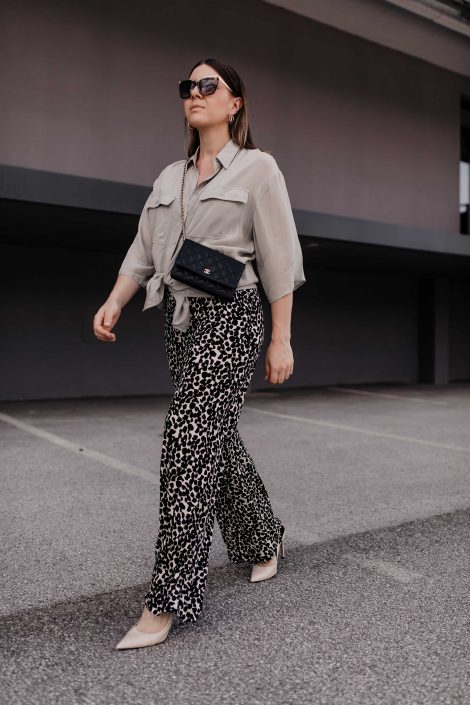 Palazzohose kombinieren: Frühlingsoutfit mit weiter Jerseyhose und Bluse Palazzohose kombinieren: Frühlingsoutfit mit weiter Jerseyhose und Bluse