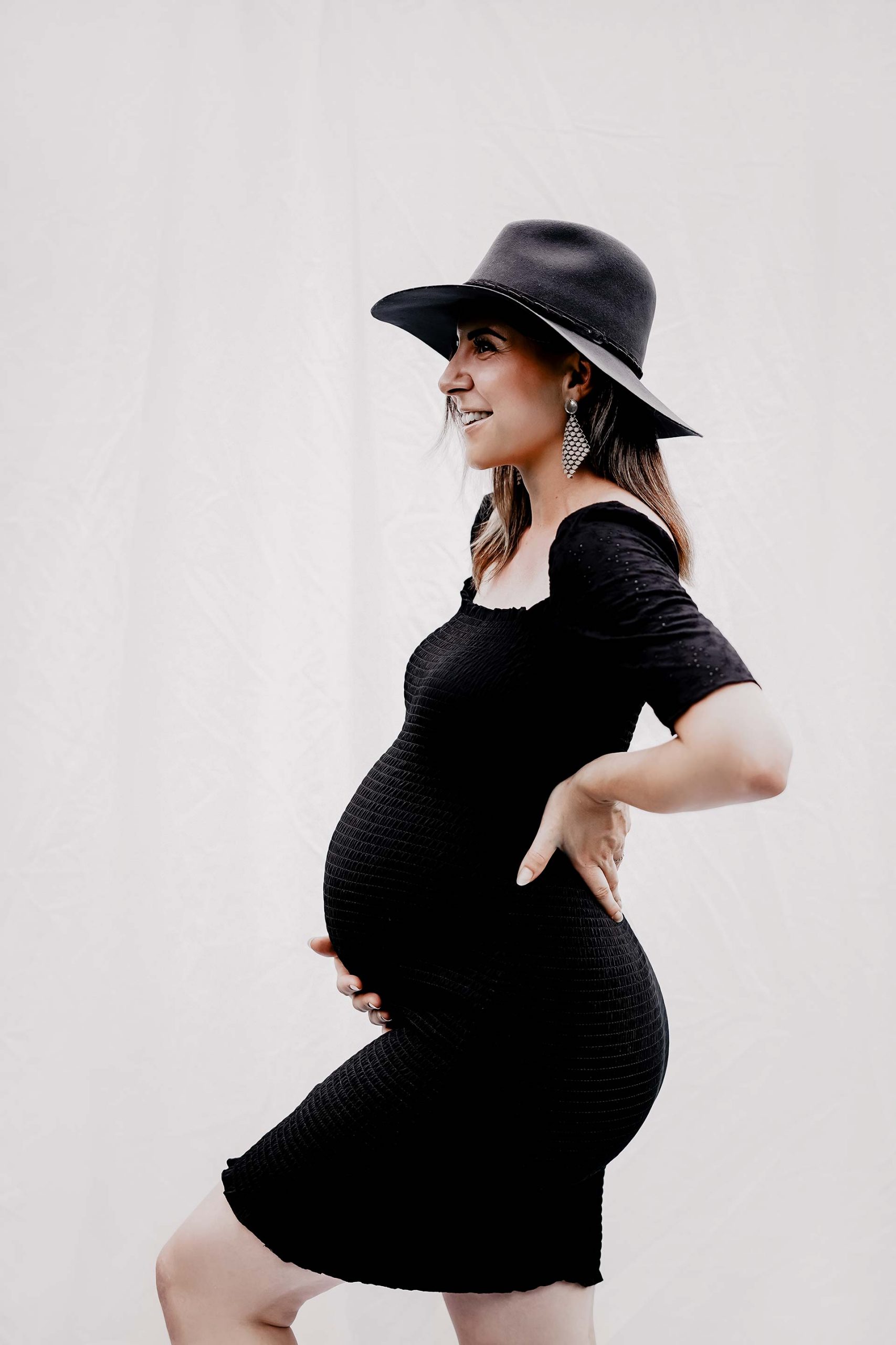 Heute möchte ich meine Tipps für ein schönes Babybauch-Shooting mit dir teilen. Zugleich zeige ich dir am Mamablog auch ein paar Schwangerschaftsbilder, welche Fotografin Madeleine Gabl von uns gemacht hat. www.whoismocca.com