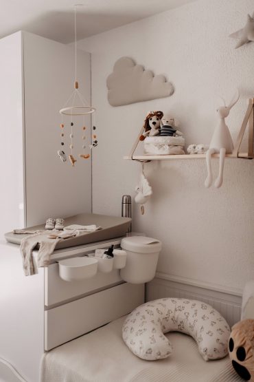 Alles griffbereit: die praktische Einteilung unserer Wickelkommode! Alles griffbereit: die praktische Einteilung unserer Wickelkommode!