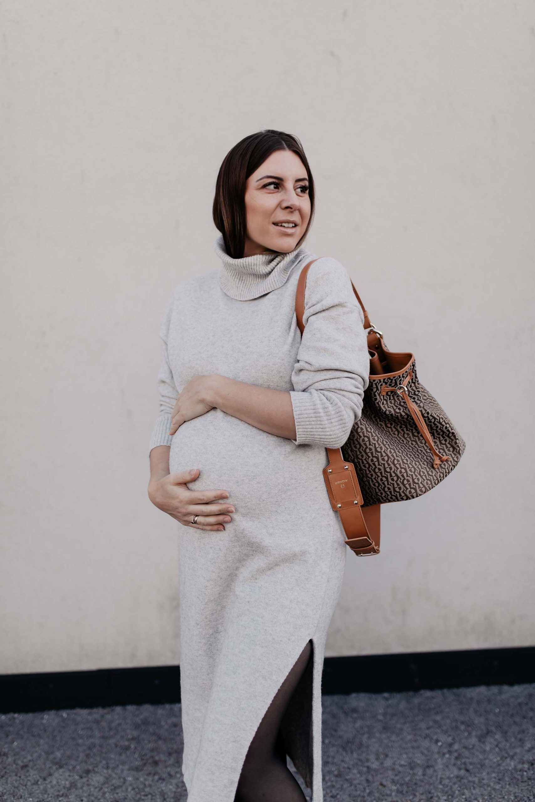Am Mamablog findest du 3 Herbst Outfits für Schwangere, dich ich gerade am liebsten trage. Hochschwanger, im 10. Schwangerschaftsmonat und das ganz ohne Umstandsmode! www.whoismocca.com