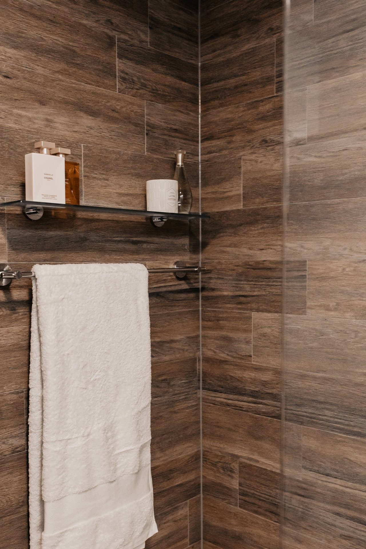 Selbstklebende Badezimmer-Accessoires für ein easy Bad-Upgrade!